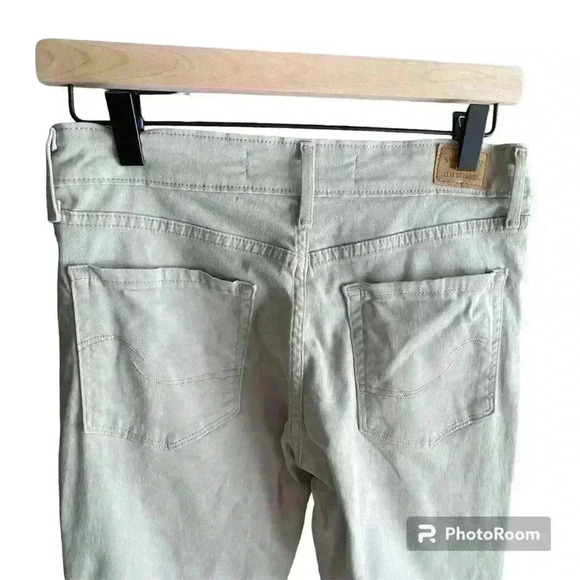 Signature Levi Strauss Mid Rise Straight Jeans - Picture 9 of 10